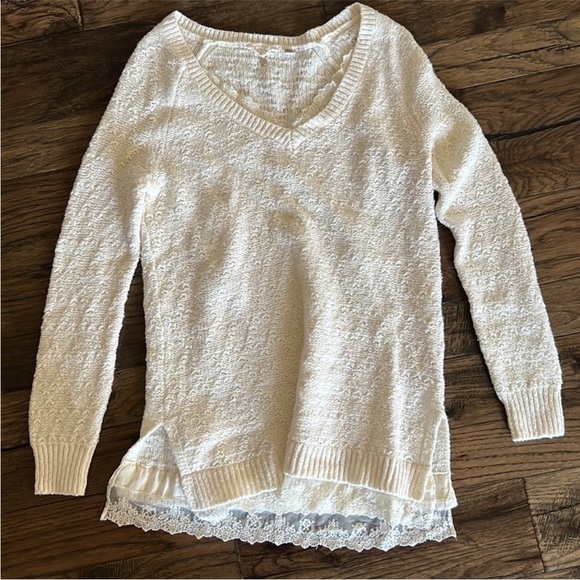 Knitted and Knotted v-neck sweater - Picture 3 of 8